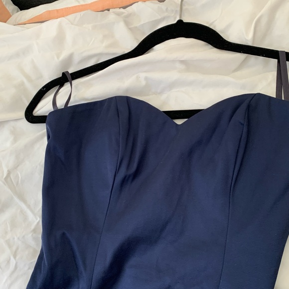 French connection Junior formal dress . Worn once to Prom. Size 2 - Picture 3 of 8